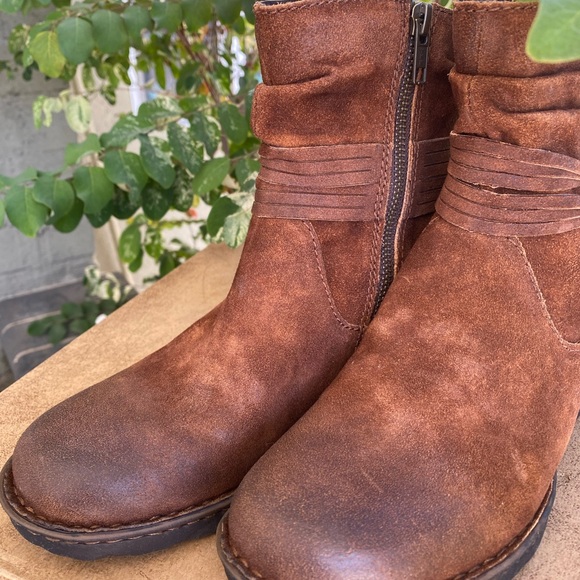 Born Cross Leather Rust Brown Distressed Ankle Booties with Fringe Tassels - Picture 2 of 6